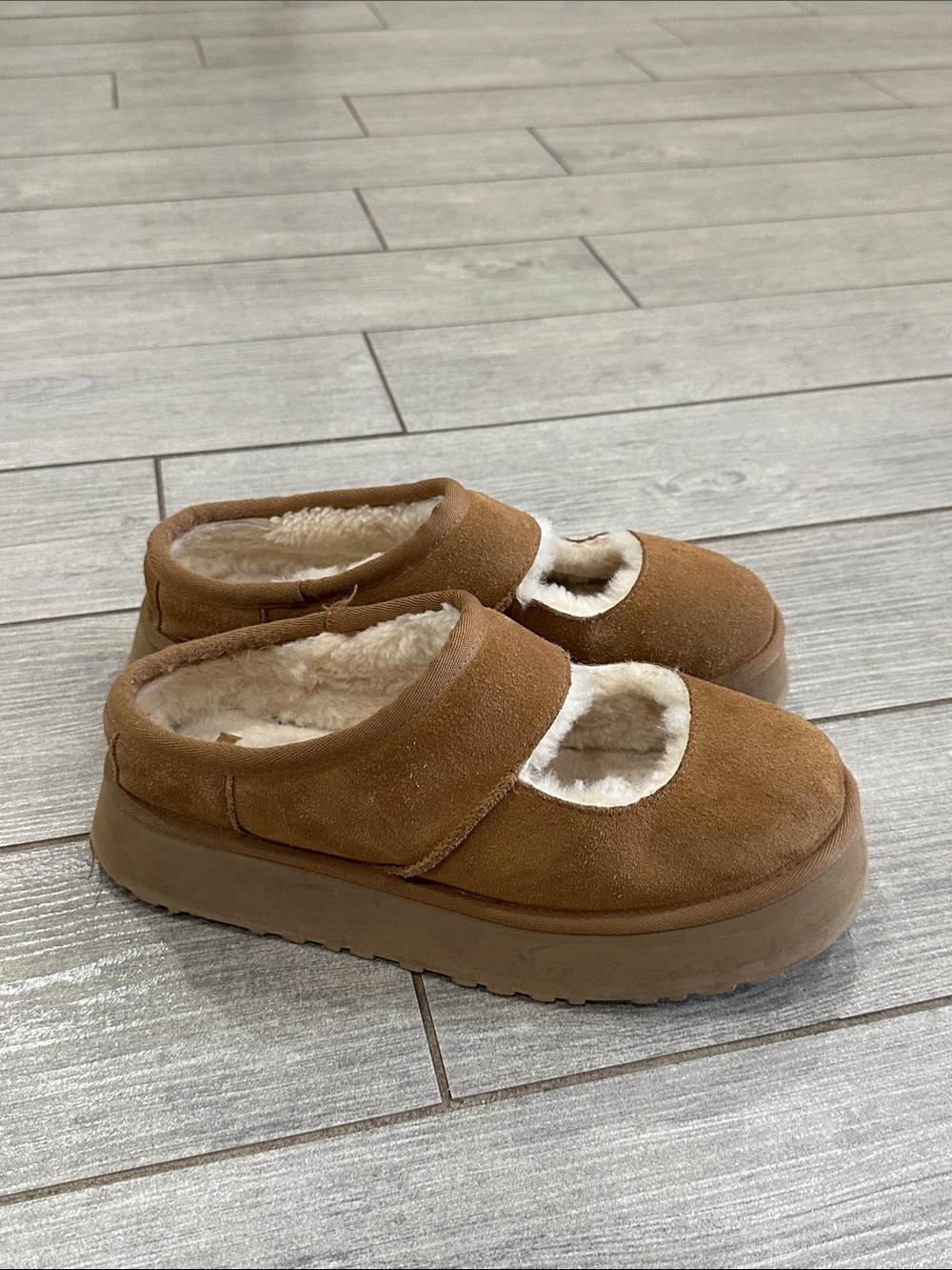 UGG Women's Bea Shearling Platform Chestnut Mary Jane Shoes - Picture 8 of 12